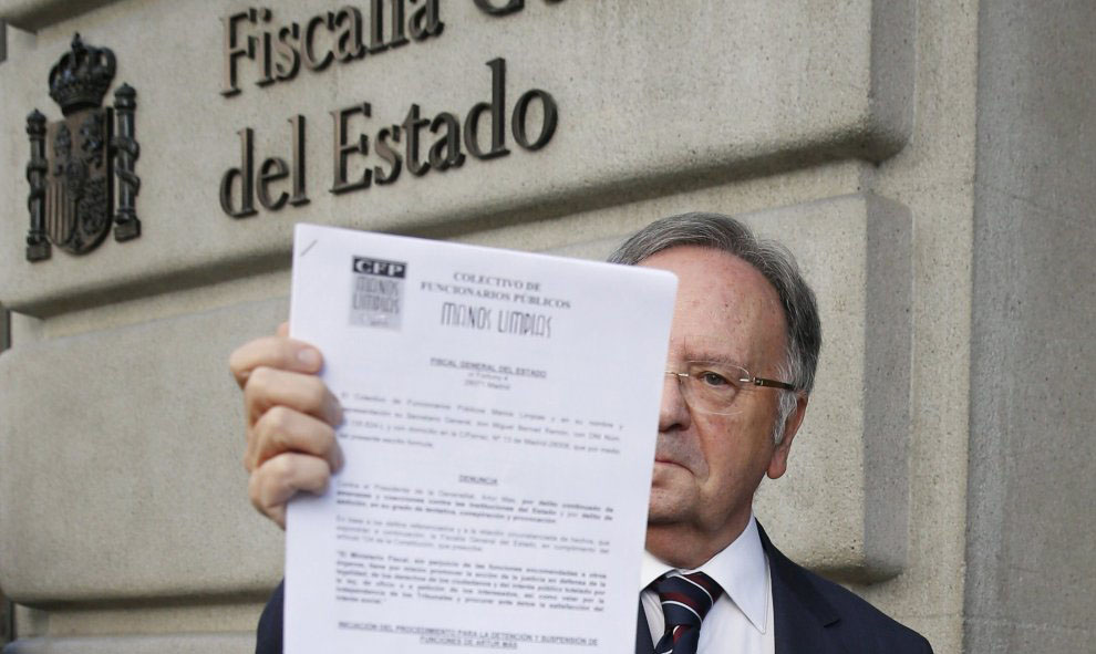 Imagen de archivo de Miguel Bernard tras presentar una denuncia ante la Fiscalía General del Estado.