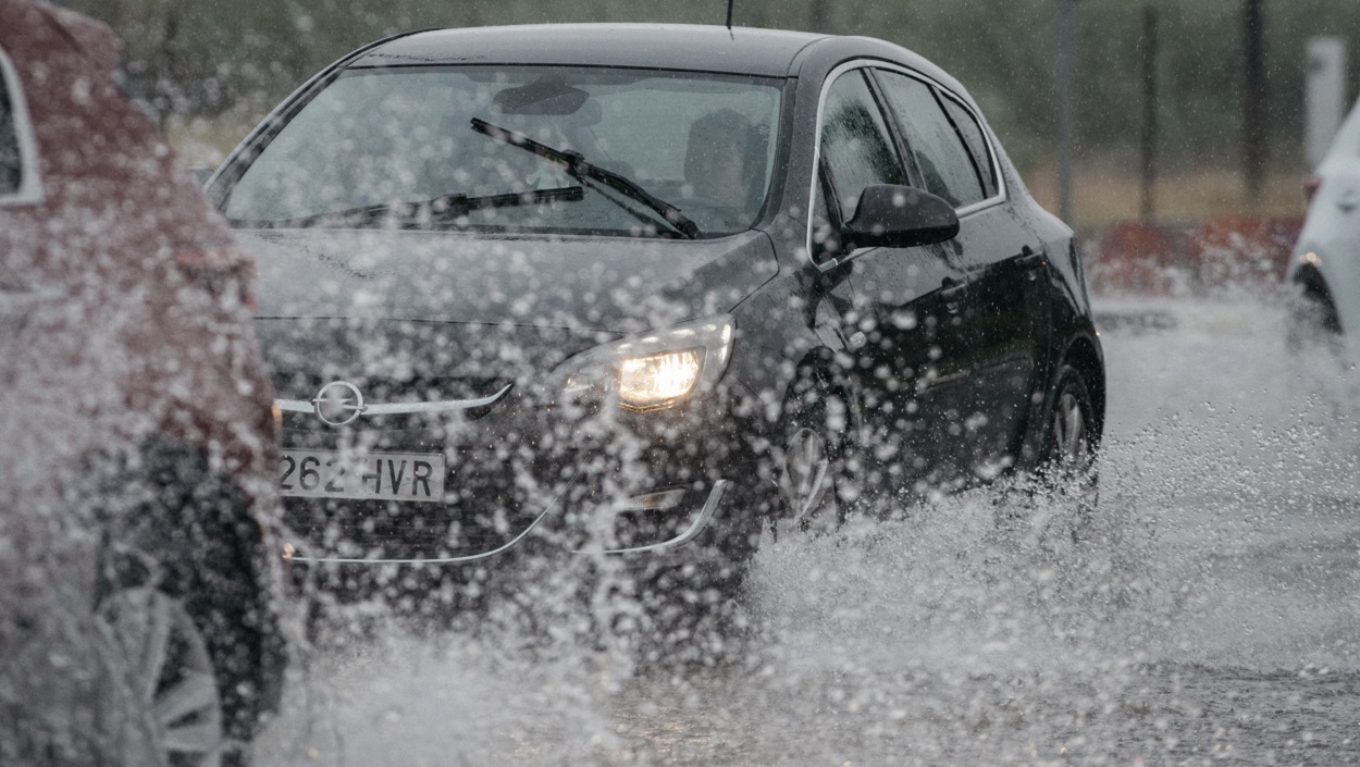 Provincias en alerta por lluvias y viento.  EP