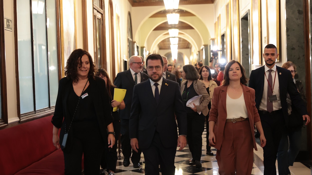 Pere Aragonès, en los pasillos del Senado. EP