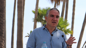 Elías Bendodo en la playa. EP