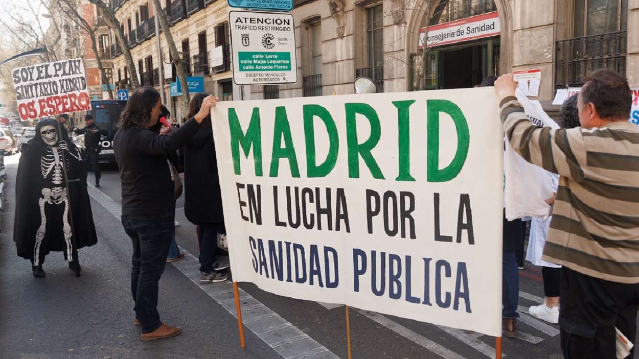 Imagen de archivo de una manifestación en Madrid en defensa de la sanidad. EP