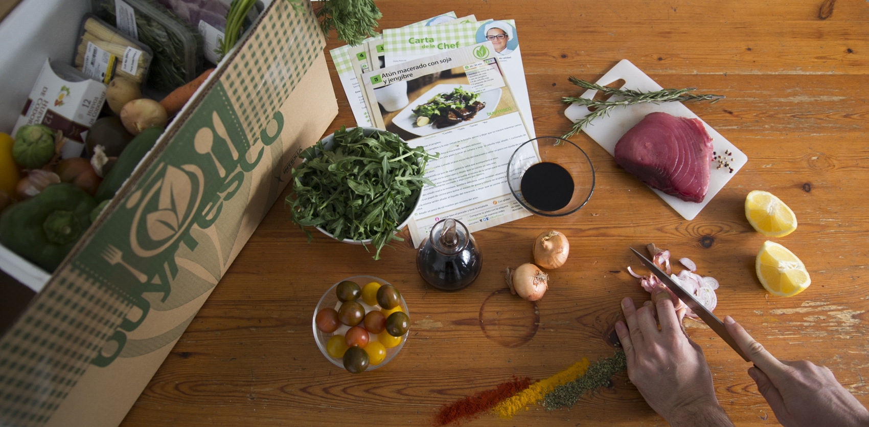 Cada cliente recibe en su casa los ingredientes justos y la receta correspondiente a cada plato.