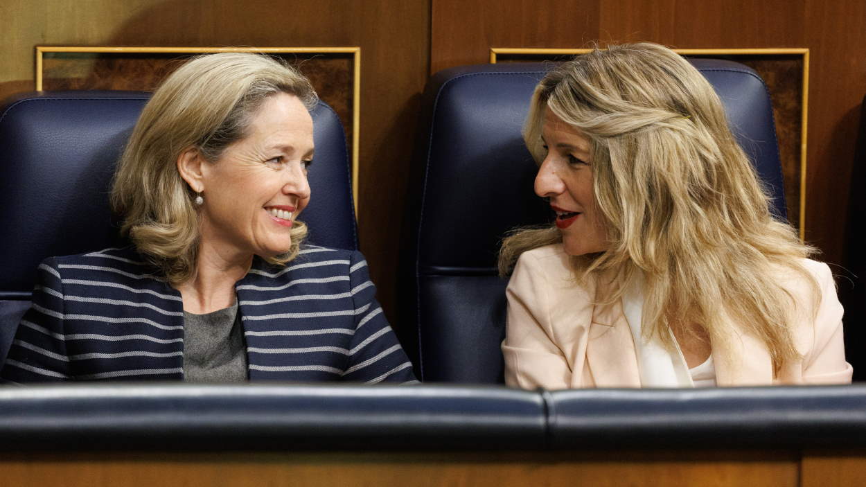 Nadia Calviño y Yolanda Díaz recuperan sus discrepancias económicas de cara a la investidura de Pedro Sánchez. EP.