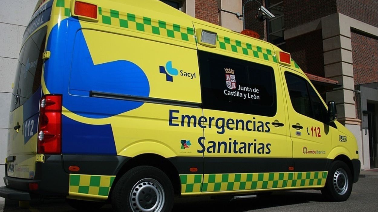 Ambulancia de Sanidad Castilla y León en una imagen de recurso. EP.