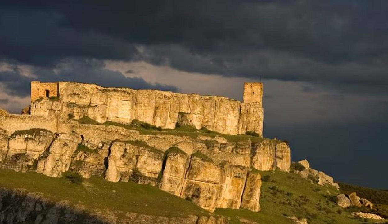 El pueblo con uno de los castillos más importantes de España y en el que destacan dos personajes literarios muy famosos