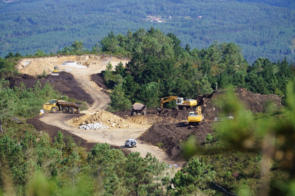 Imagen del inicio de las obras del parque de Acibal paralizado por el TSXG (Foto: Ecoloxistas en Acción).