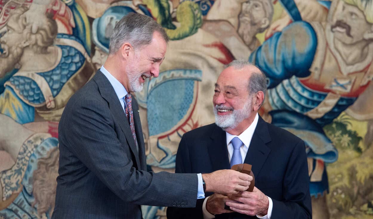 El rey Felipe VI entrega el Premio Enrique V. Iglesias a Carlos Slim. EP