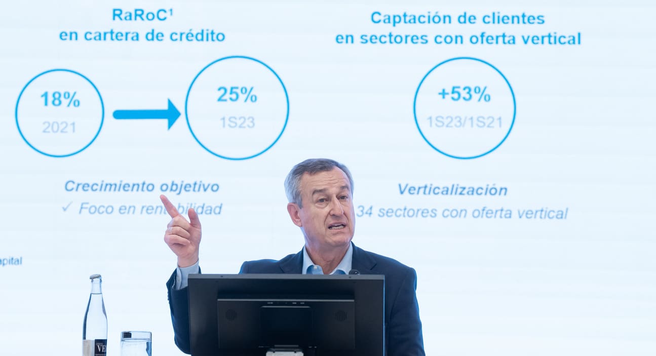 El consejero delegado de Banco Sabadell, César González Bueno, durante la presentación de resultados. EP
