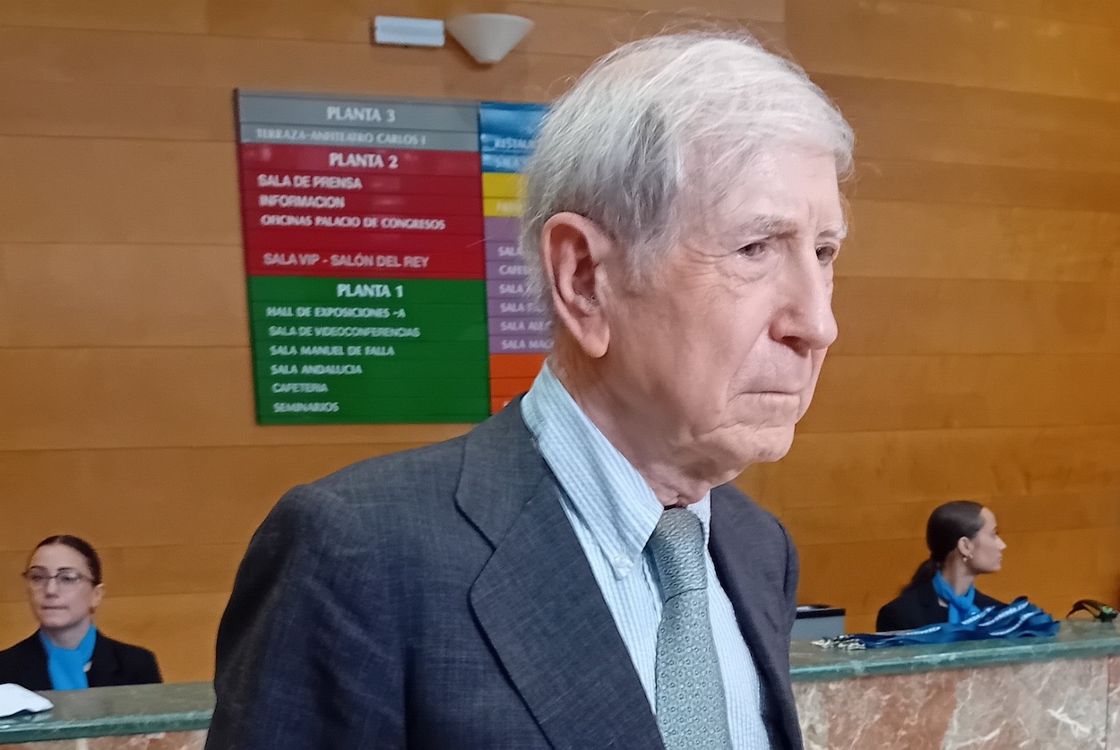 El vicepresidente del Centro Internacional de Toledo para la Paz y exministro de Asuntos Exteriores de Israel, Shlomo Ben Ami, en el XXII Congreso de Directivos CEDE en el Palacio de Congresos de Granada. EP