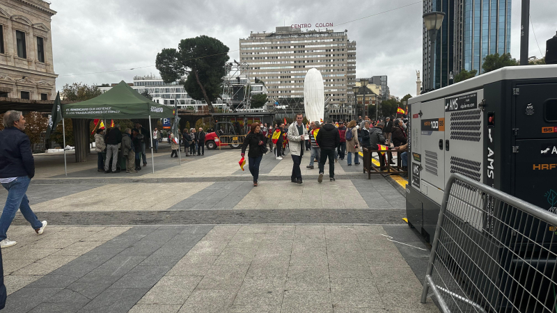 Foto 1: Vox toca fondo: fracaso absoluto de la manifestación promovida por Abascal contra Sánchez y la amnistía. 