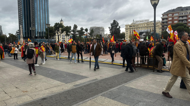 Foto 2: Vox toca fondo: fracaso absoluto de la manifestación promovida por Abascal contra Sánchez y la amnistía. 