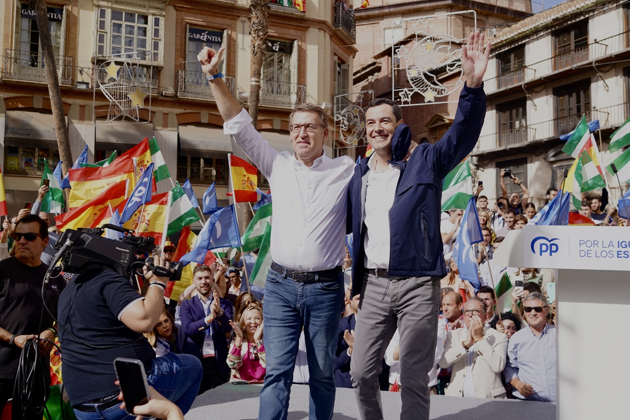 Feijóo y Moreno Bonilla en el acto convocado por el partido en Málaga capital en defensa de la igualdad de los españoles. EP.