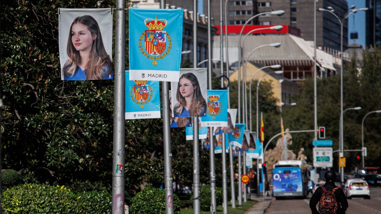 Carteles de la Princesa Leonor durante los preparativos del acto para la jura de la Constitución. EP.