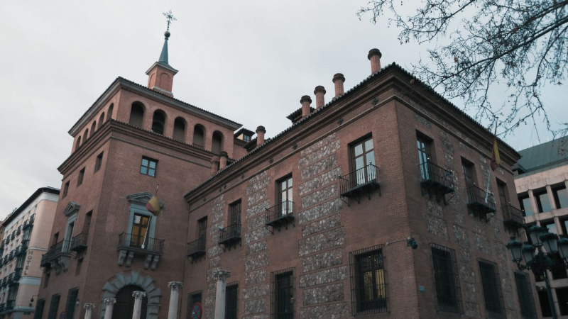 La Casa de las Siete Chimeneas en Madrid.