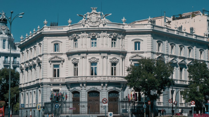 El Palacio de Linares o Casa América, en Madrid.