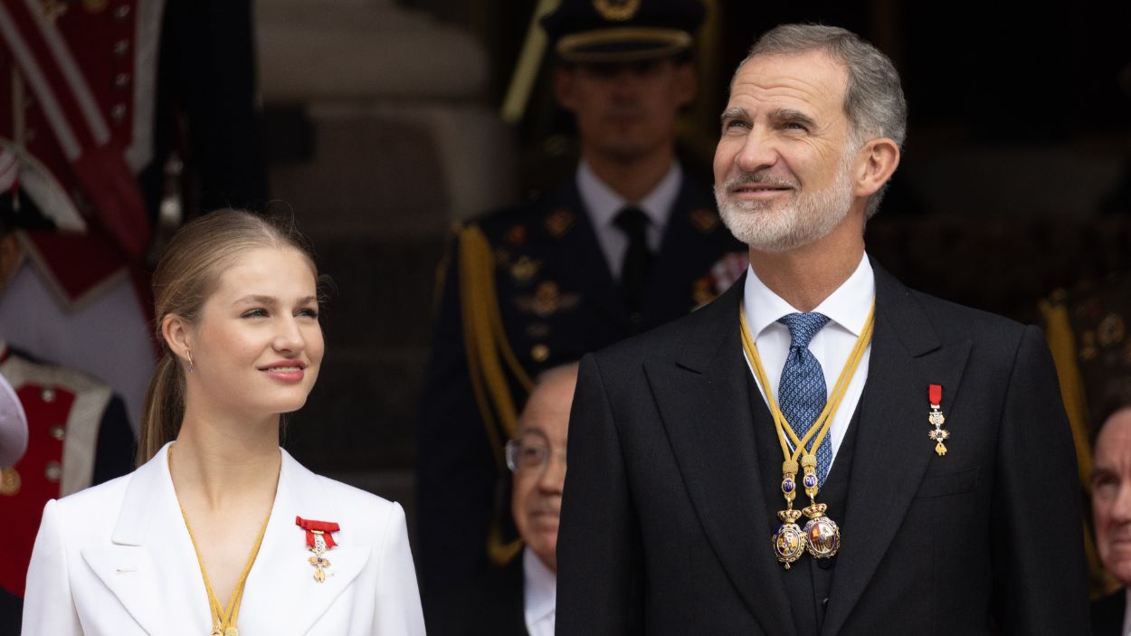 La princesa Leonor y el rey Felipe VI en la jura de la Constitución en el Congreso de los Diputados. EP.