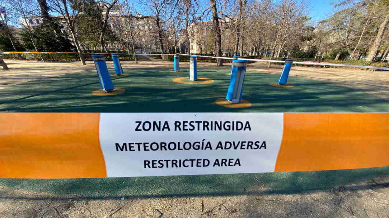 Madrid activa la alerta roja por fuertes vientos y precipitaciones y clausura El Retiro y otros ocho parques. EP