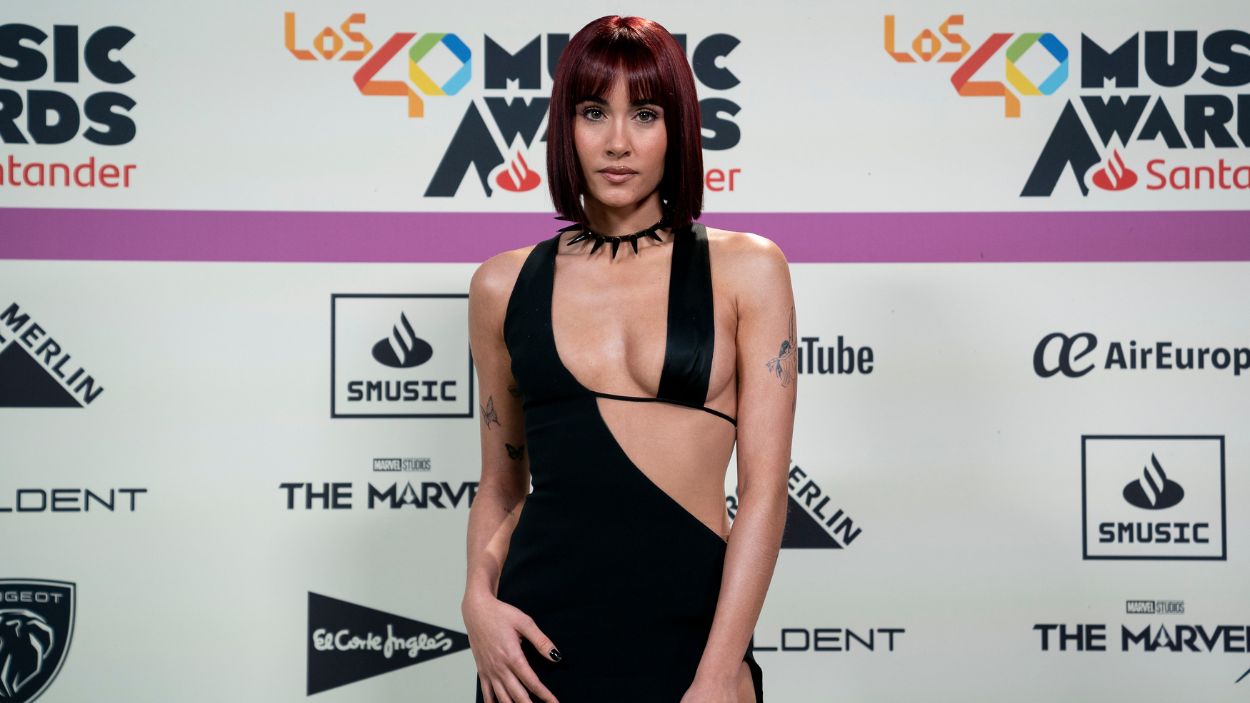 La cantante Aitana posa durante el photocall de los 40 Music Awards 2023, en el Wizink Center, a 3 de noviembre de 2023, en Madrid (España).