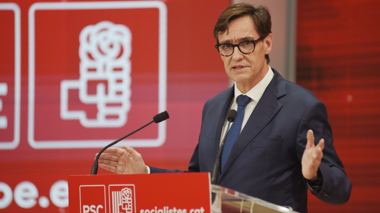 El primer secretario del PSC, Salvador Illa, comparece durante una rueda de prensa, a 2 de noviembre de 2023, en Barcelona, Catalunya (España).