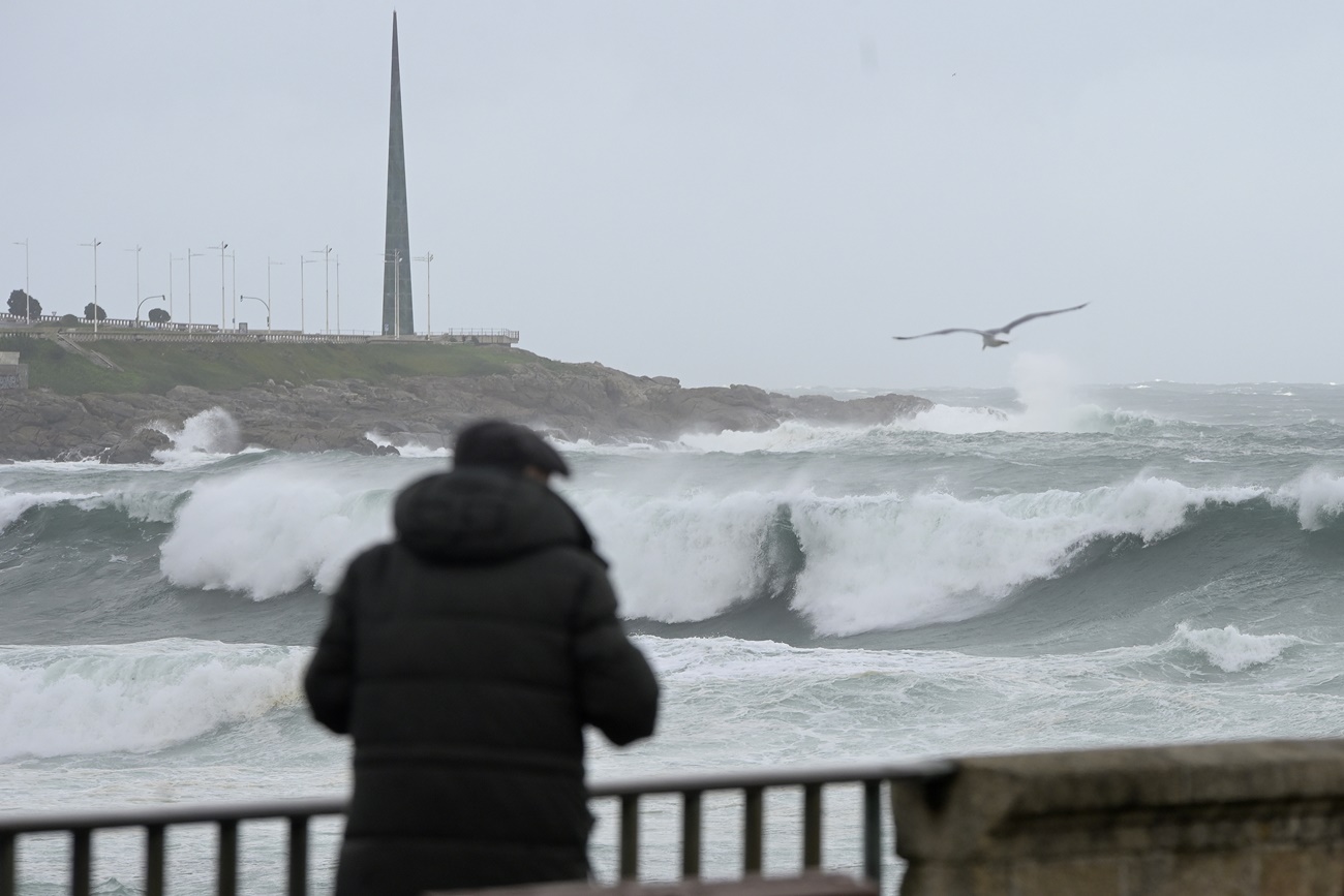 El temporal Domingos está dejando en Galicia vientos huracanados y olas de más de 10 metros