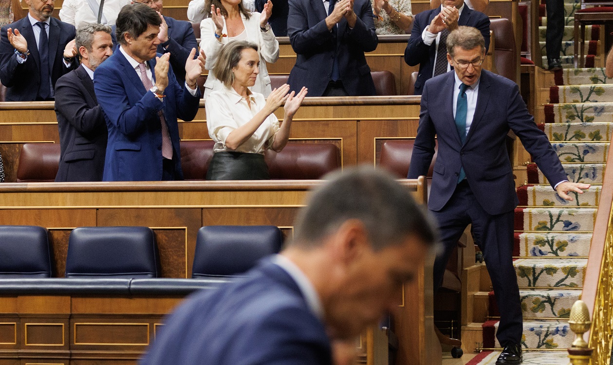 Bancada del PP aplaude al líder del partido, Alberto Núñez Feijóo. Eduardo Parra / Europa Press