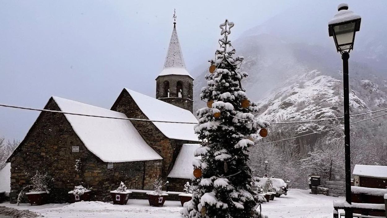 El pueblo de Bagergue, ubicado en Lleida, parece el escenario de un cuento perfecto de Navidad. Facebook
