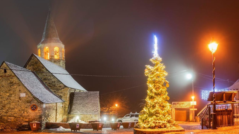  Iglesia Parroquial de San Félix de Bagergue, Lleida, decorada para las fiestas navideñas. Facebook