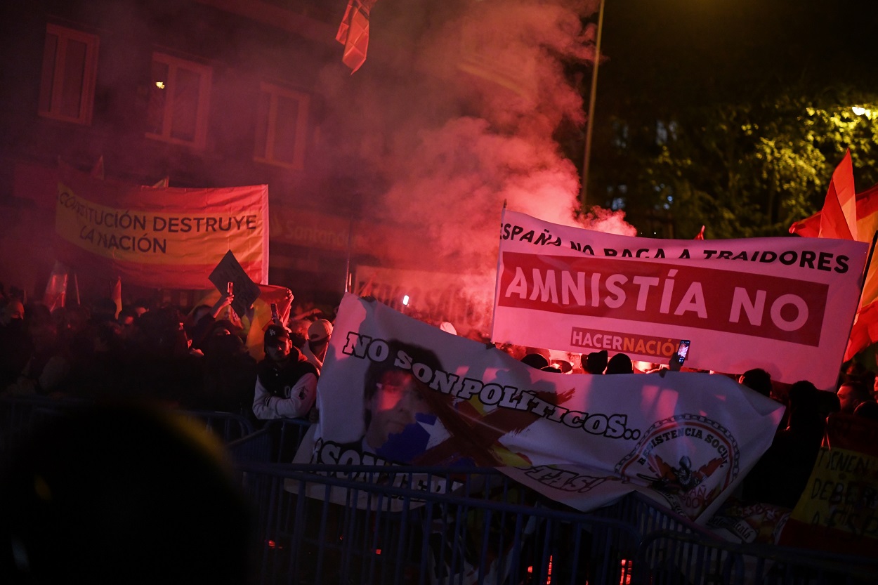 Manifestaciones ultras frente a la sede del PSOE en Ferraz
