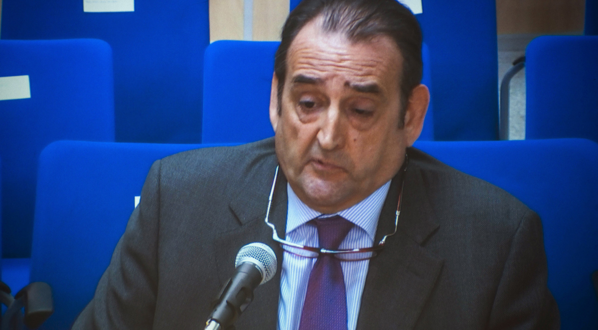 El notario barcelonés Carlos Masià Martí durante su declaración como testigo hoy en la décimo novena jornada del juicio por el caso Nóos ante la Audiencia de Palma El notario barcelonés Carlos Masià Martí durante su declaración como testigo hoy en la décimo novena jornada del juicio por el caso Nóos ante la Audiencia de Palma