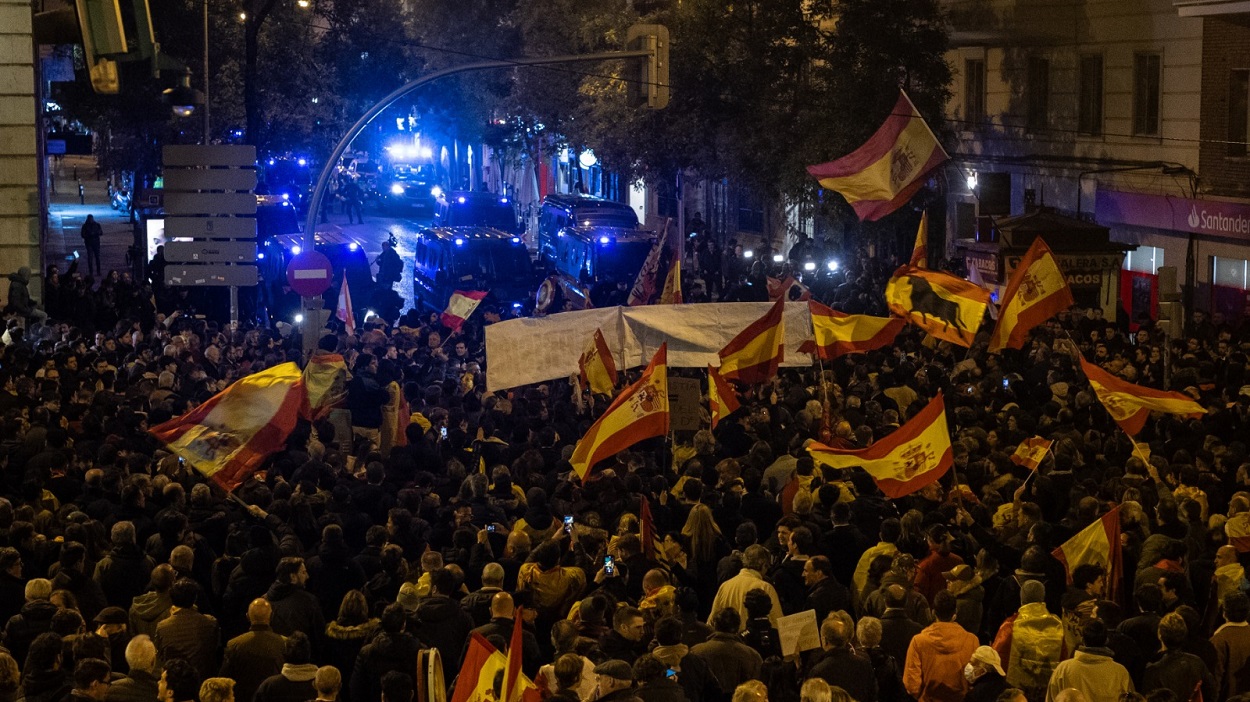 Imagen de la manifestación de este miércoles en la calle Ferraz. EP