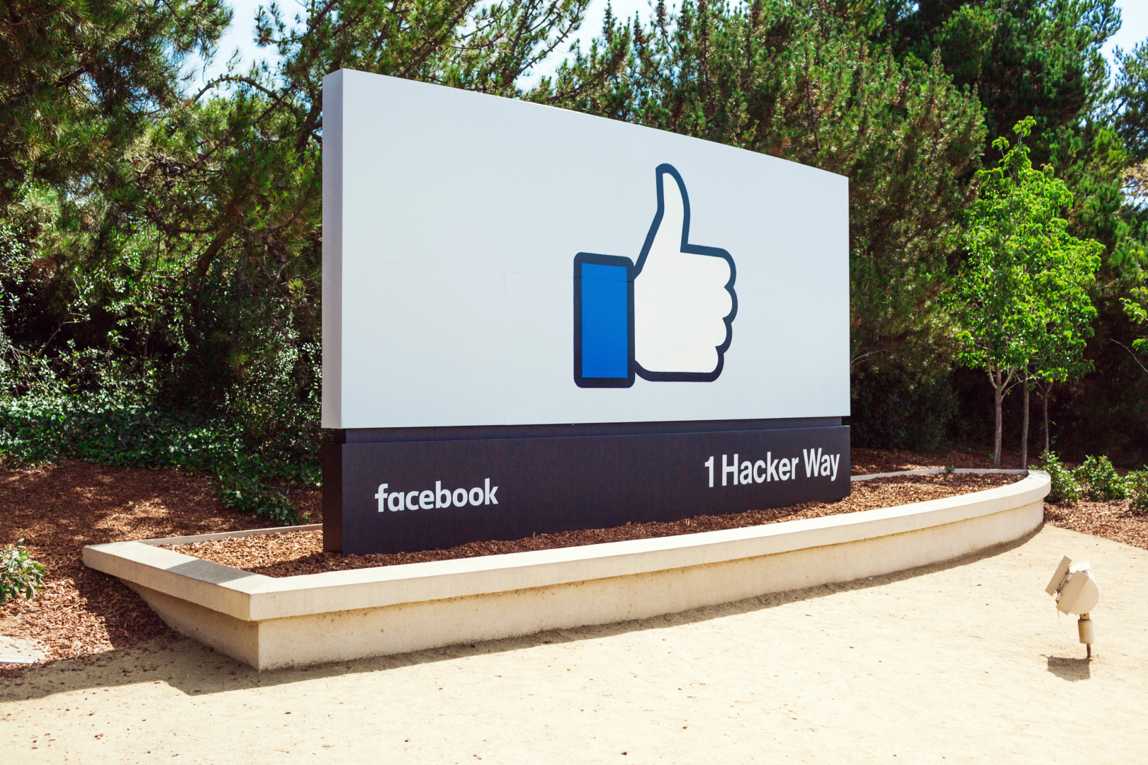 Facebook es una de las compañías que mejorará la seguridad de su servicio de mensajería. 