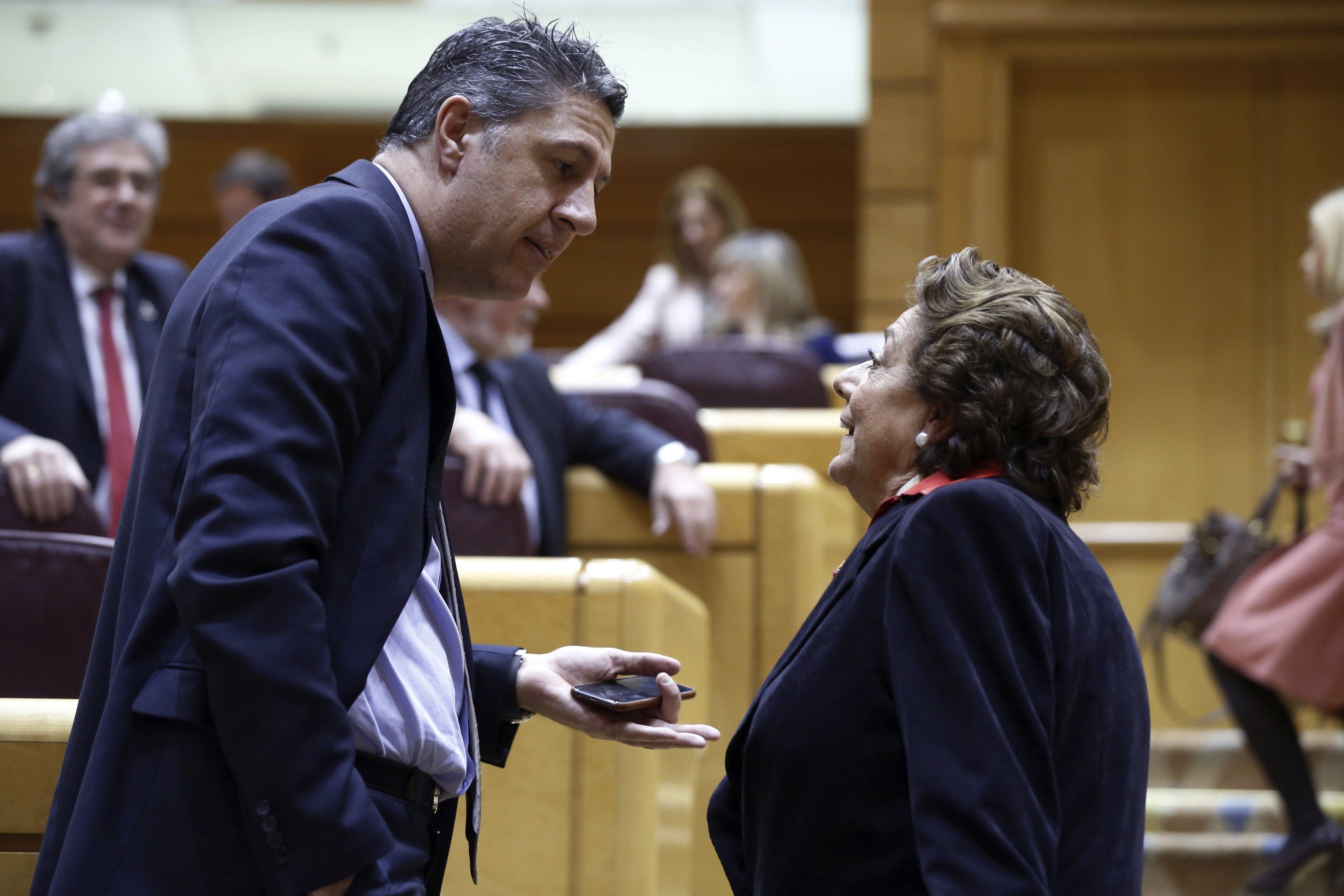 El coordinador general del PP de Cataluña, Xavier García Albiol, junto a la exalcadesa de Valencia y ahora senadora, Rita Barberá.
