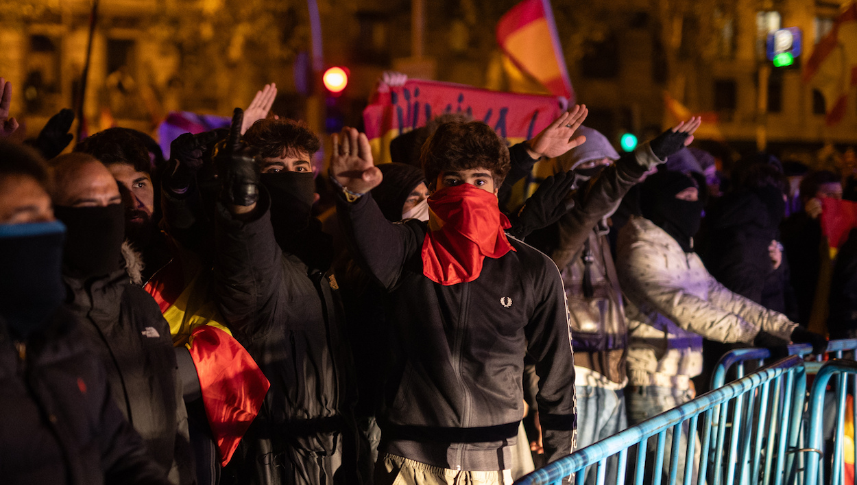 Ultras en Ferraz en una sexta protesta. EP