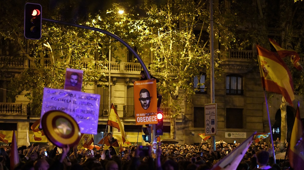 Manifestación frente a la sede del PSOE en Madrid. EP