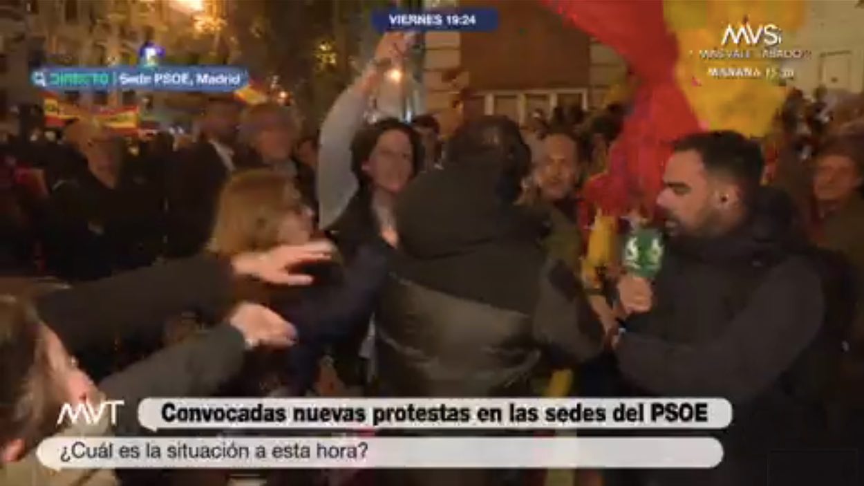 Condena a la agresión "fascista" sufrida por un equipo de laSexta en 'Más vale tarde'. Atresmedia Televisión