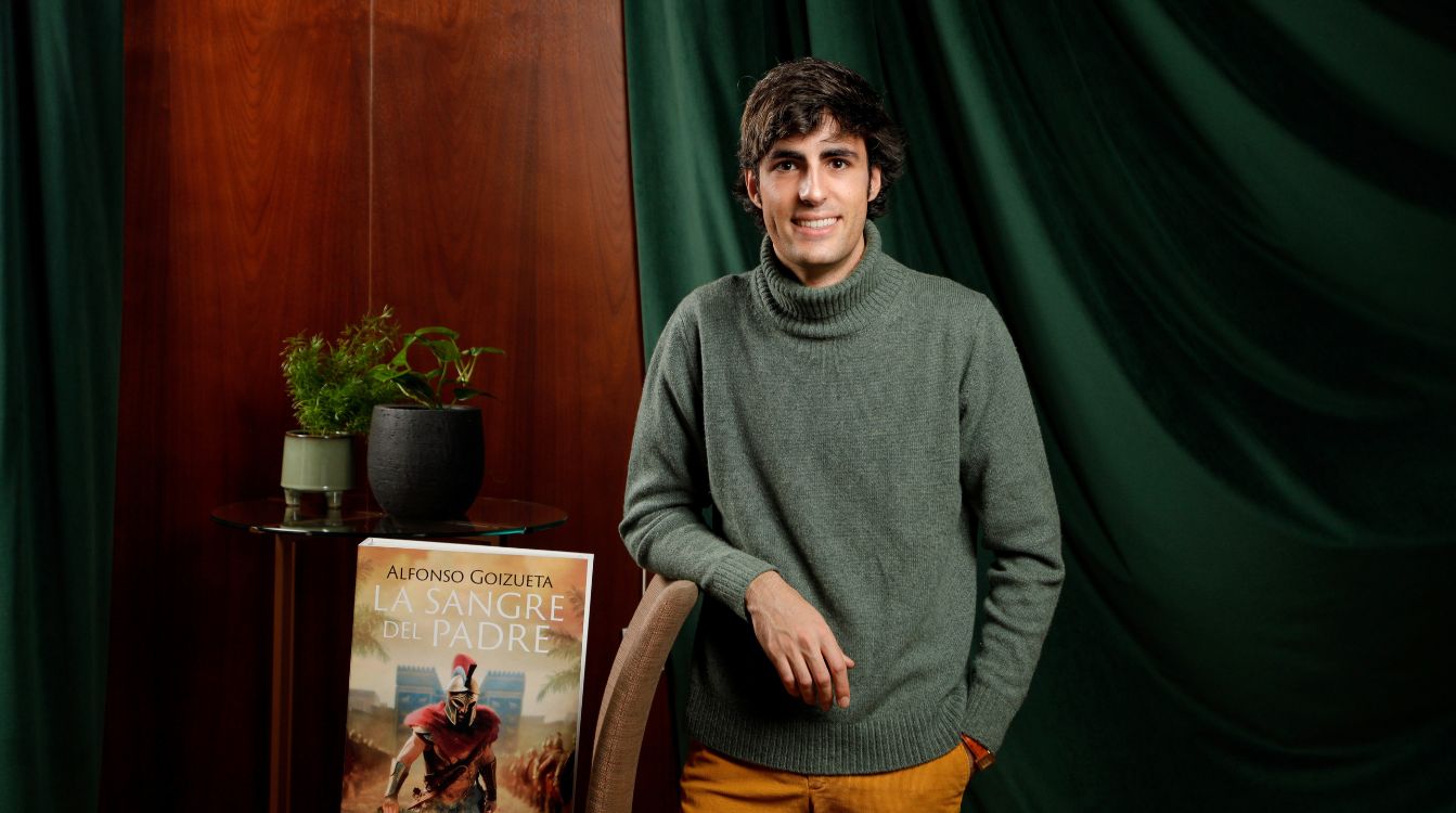 Alfonso Goizueta, finalista del Premio Planeta 2023 por 'La sangre del padre', una novela sobre la figura de Alejandro Magno