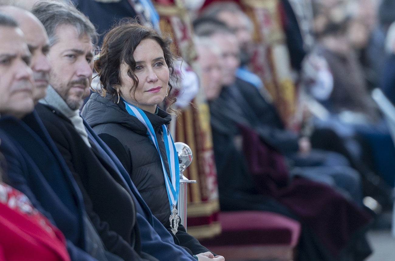 Isabel Díaz Ayuso durante la misa en la Catedral de La Almudena