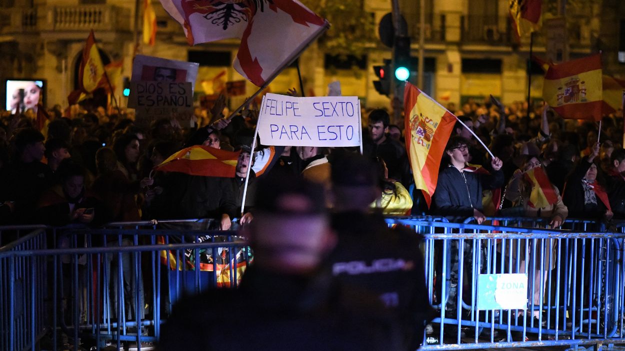 Miles de persoas durante una manifestación del PP contra la amnistía frente a la sede del PSOE en Ferraz, a 12 de noviembre de 2023, en Madrid (España). EP