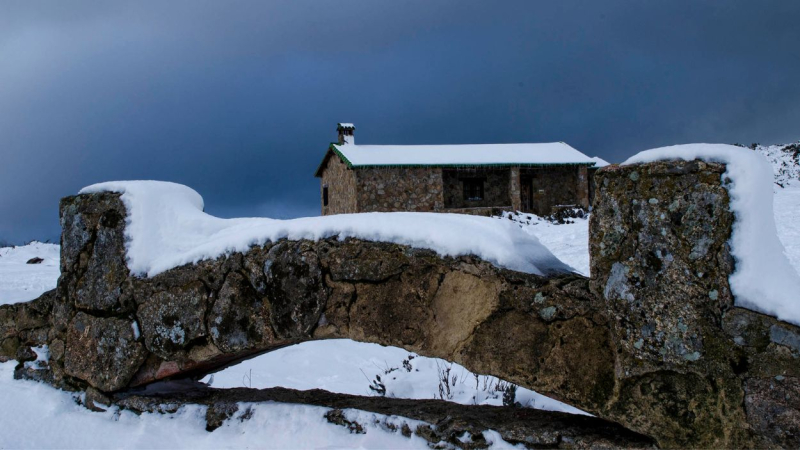 Ermita de la Virgen de las Nieves, ubicada en la zona de La Vera, a la que se accede a través de la Ruta del Berezo.