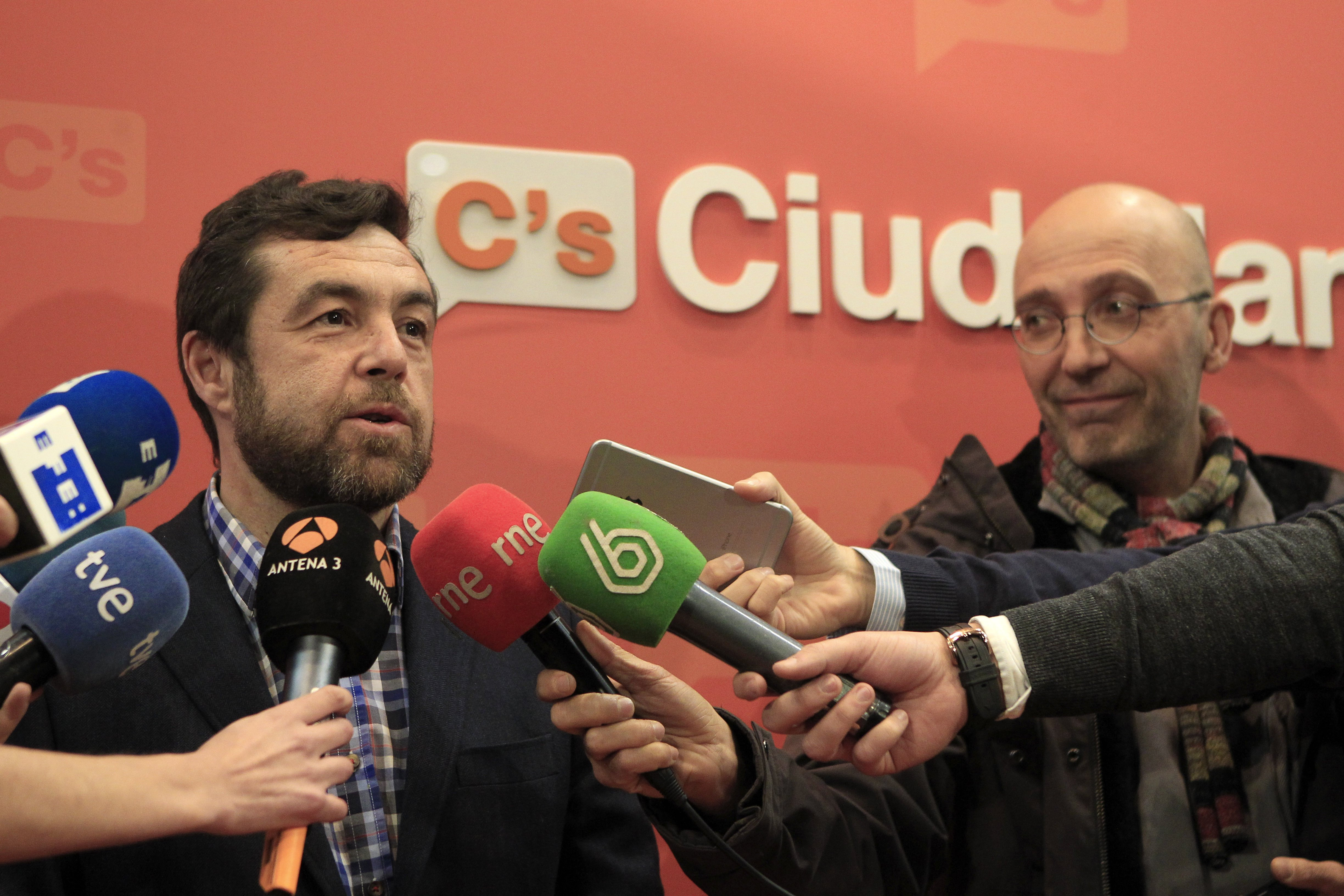 El secretario general de Ciudadanos en el Congreso, Miguel Gutiérrez, en declaraciones a los medios de comunicación ha mostrado hoy su satisfacción por la renuncia del secretario general del PSdeG. El secretario general de Ciudadanos en el Congreso, Miguel Gutiérrez, en declaraciones a los medios de comunicación ha mostrado hoy su satisfacción por la renuncia del secretario general del PSdeG.