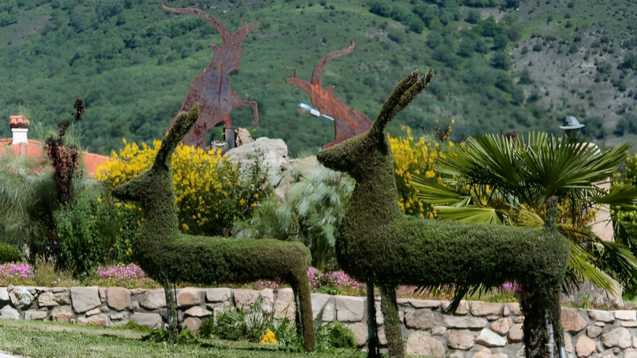 Jardines ornamentales de Losar de la Vera, un precioso pueblo extremeño perfecto para hacer senderismo. Fotonazos.es / Jesús Pérez Pacheco