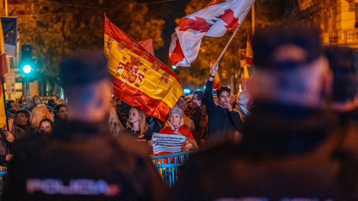 Investidura de Pedro Sánchez: El PSOE registra la ley de amnistía mientras continúan las protestas en Ferraz