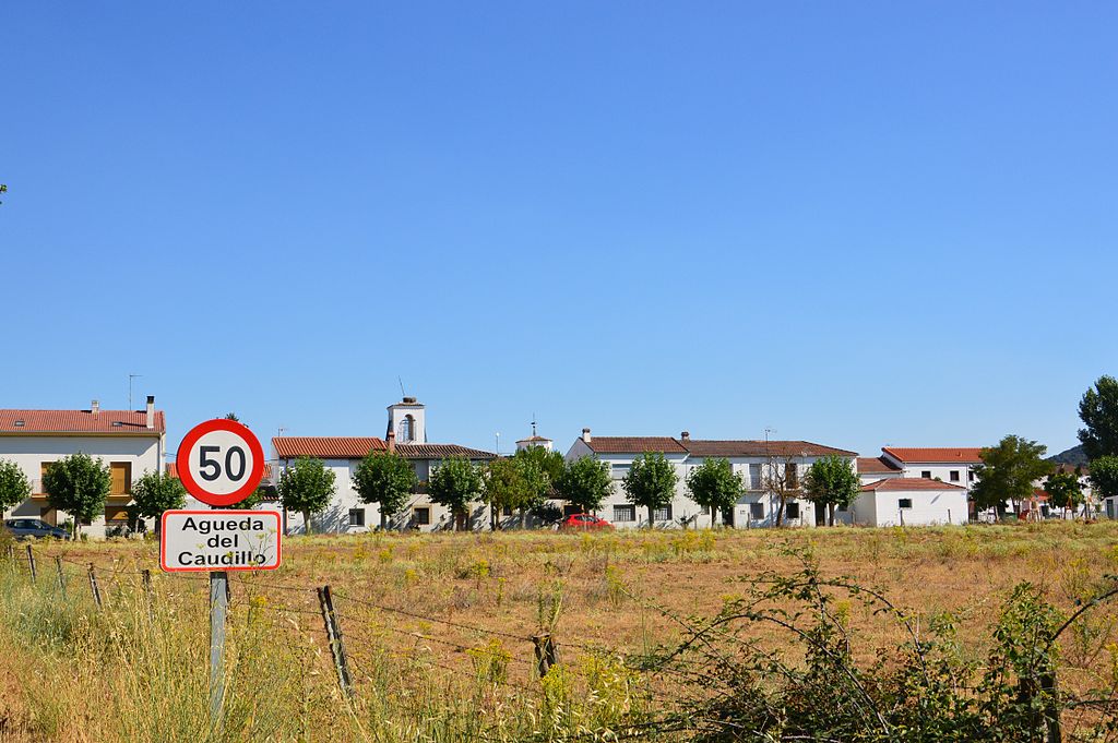 Entrada al pueblo Águeda del Caudillo