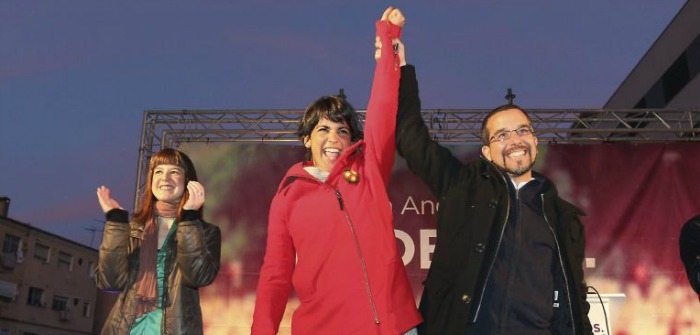 Sergio Pascual, con la coordinadora regional de Podemos, Teresa Rodríguez.