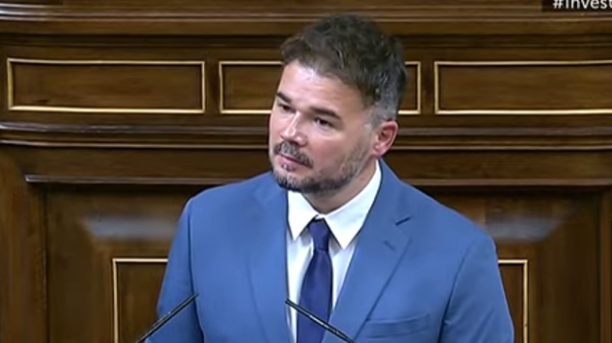 Gabriel Rufián, portavoz de ERC, interviene en la sesión de investidura. RTVE