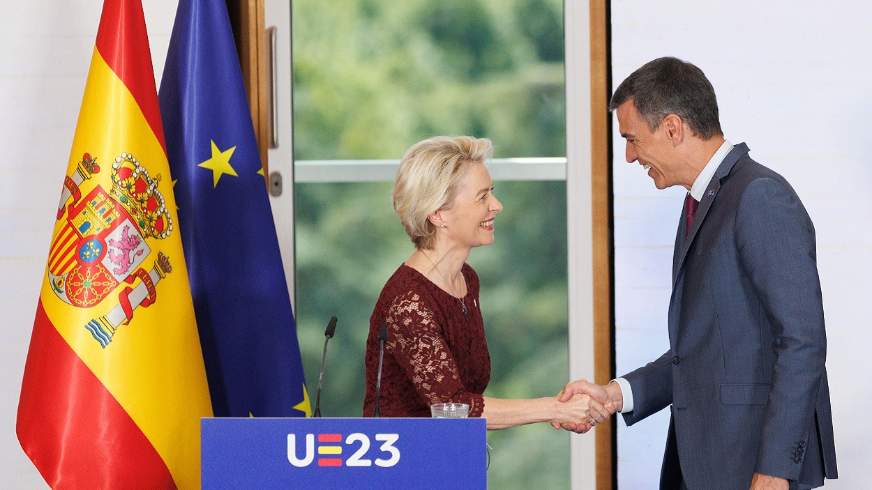 Von der Leyen felicita a Sánchez. EP