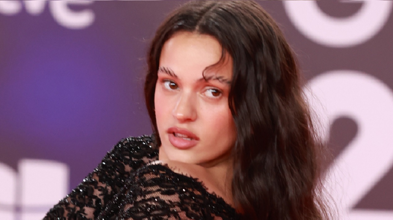 Rosalía en la alfombra roja de los Grammy. EP