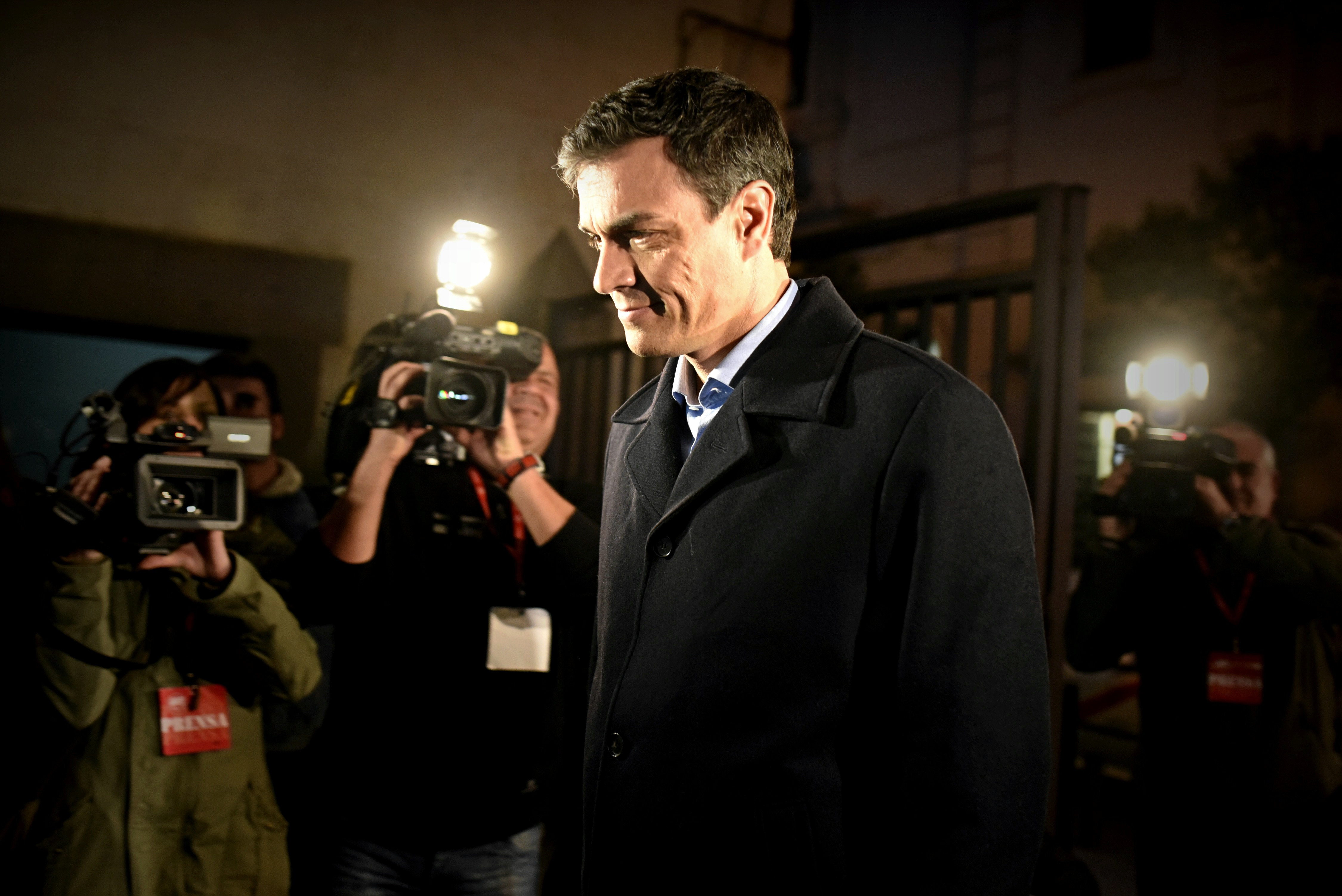 El secretario general de PSOE, Pedro Sánchez antes de la reunión que mantuvo con el secretario general de UGT, Josep María Álvarez, este lunes en la sede del sindicato, en Madrid. 