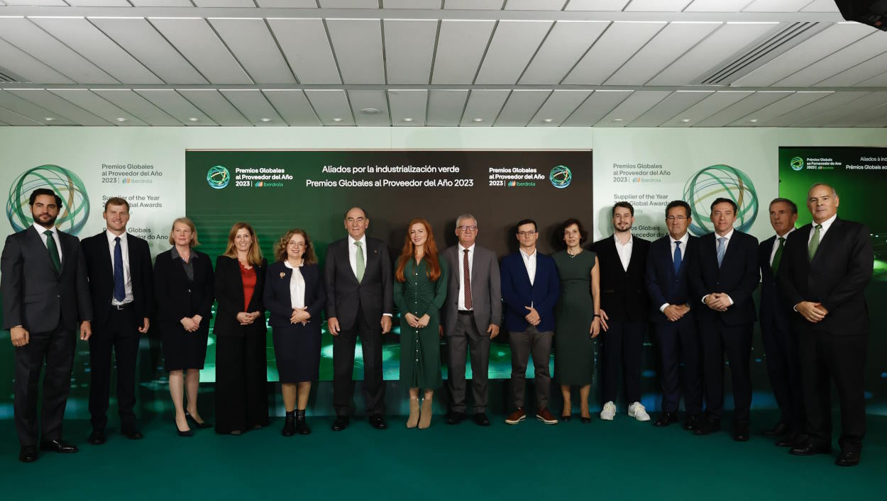 Ignacio Sánchez Galán, presidente de Iberdrola, junto a los premiados Proveedores de 2023