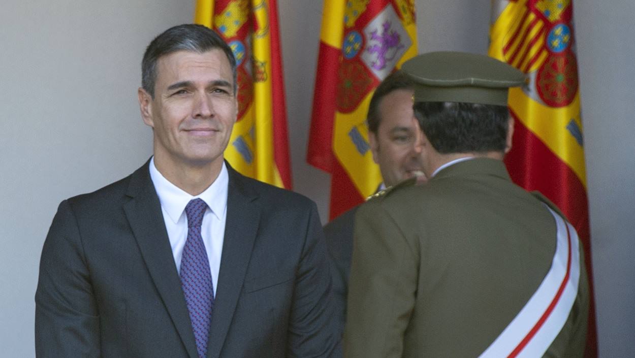 Pedro Sánchez, presidente del Gobierno, en el desfile militar del 12 de octubre. EP